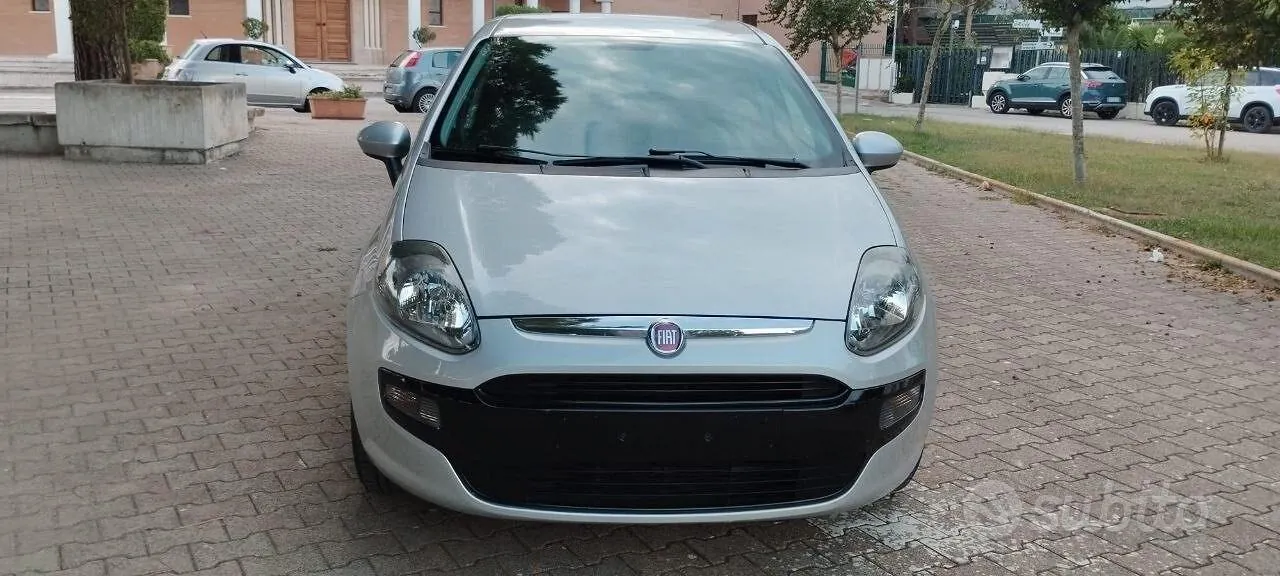 Fiat Grande Punto 2011 photo 3