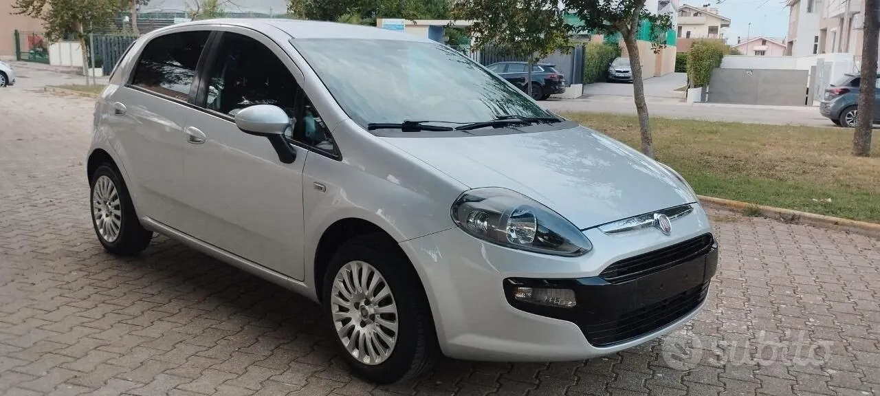 Fiat Grande Punto 2011 photo 5