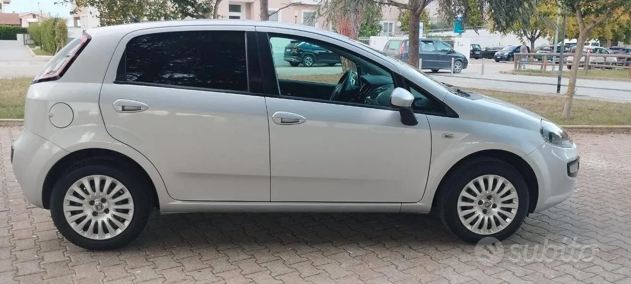 Fiat Grande Punto 2011 photo 4