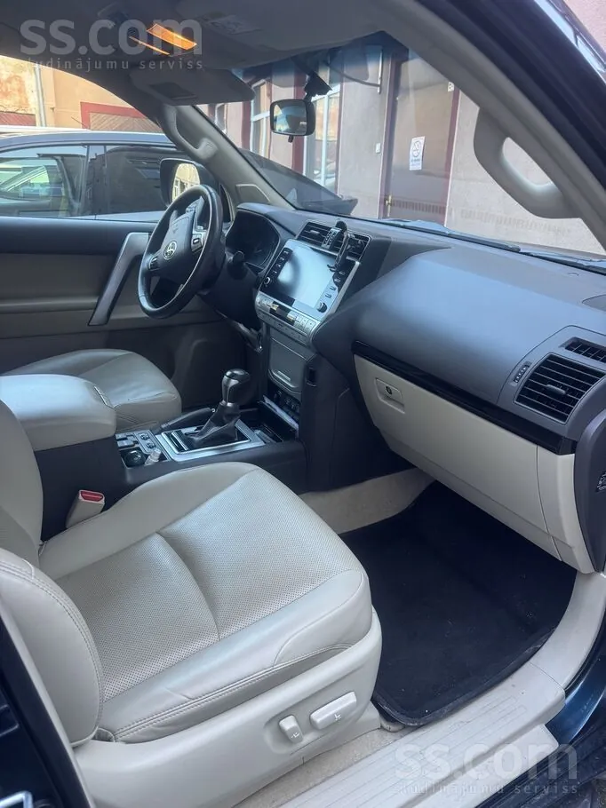 Toyota Land Cruiser Prado 2021 photo 3