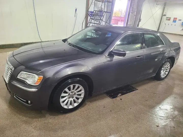 Chrysler 300 2013 photo 2