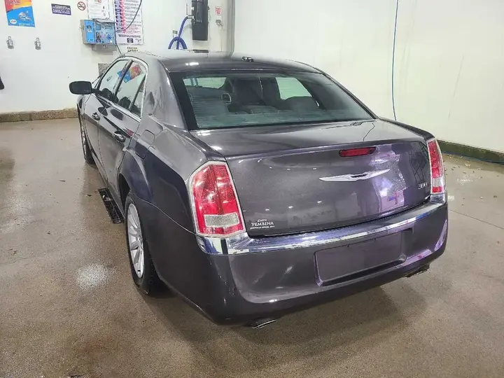 Chrysler 300 2013 photo 3