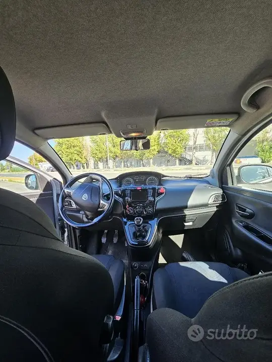 Lancia Ypsilon 2019 photo 2