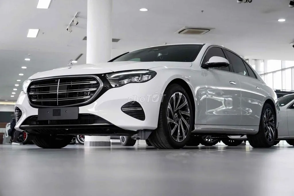Mercedes-Benz E-Class 2026 photo 2