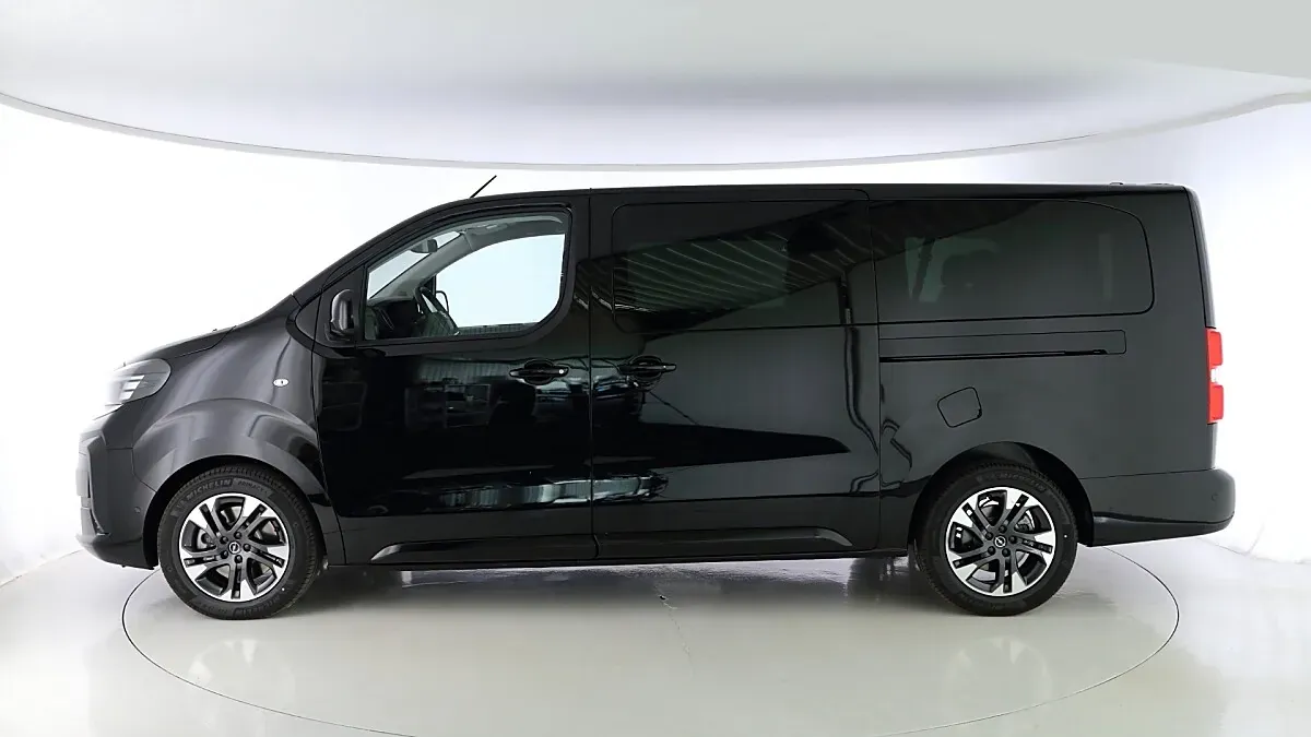 Opel Zafira 2026 photo 2