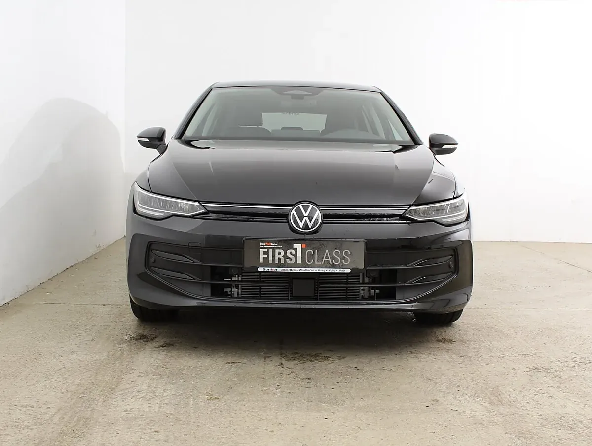 Volkswagen Golf 2026 photo 2
