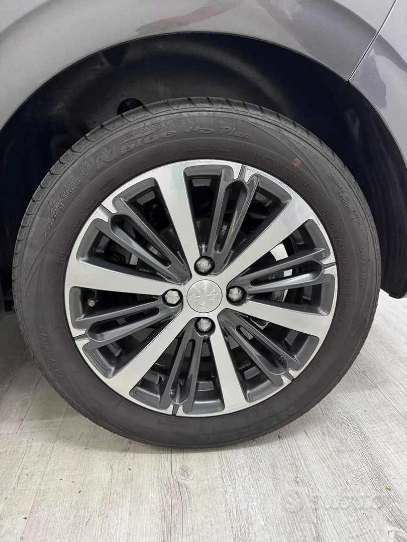 Peugeot 208 2018 photo 5