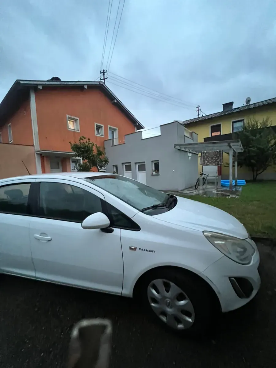 Opel Corsa 2011 photo 2