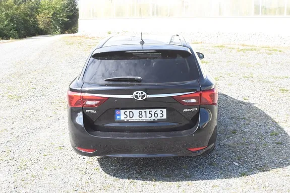 Toyota Avensis 2016 photo 5