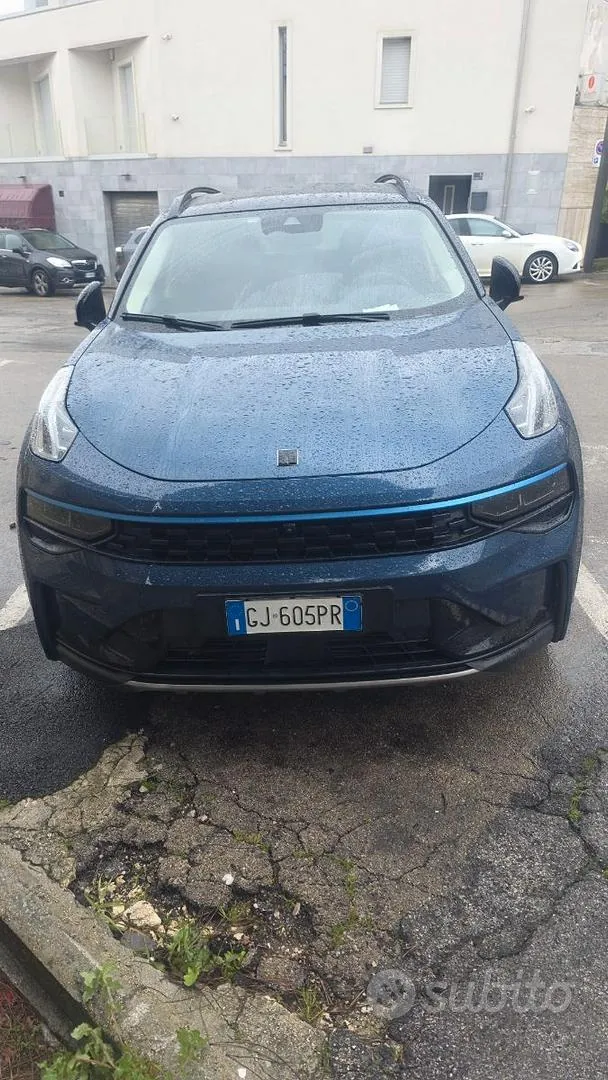 Lynk & Co 01
