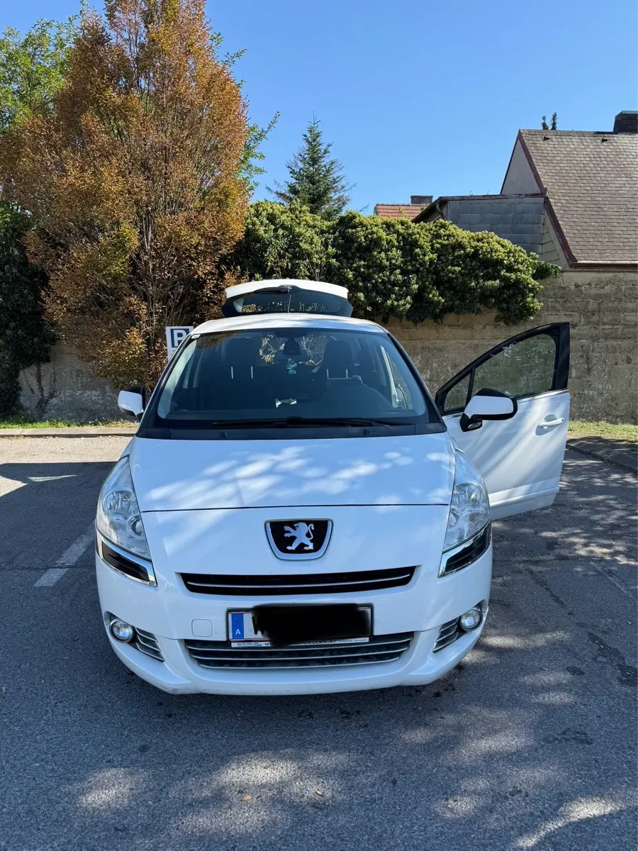 Peugeot 5008 2012 photo 2