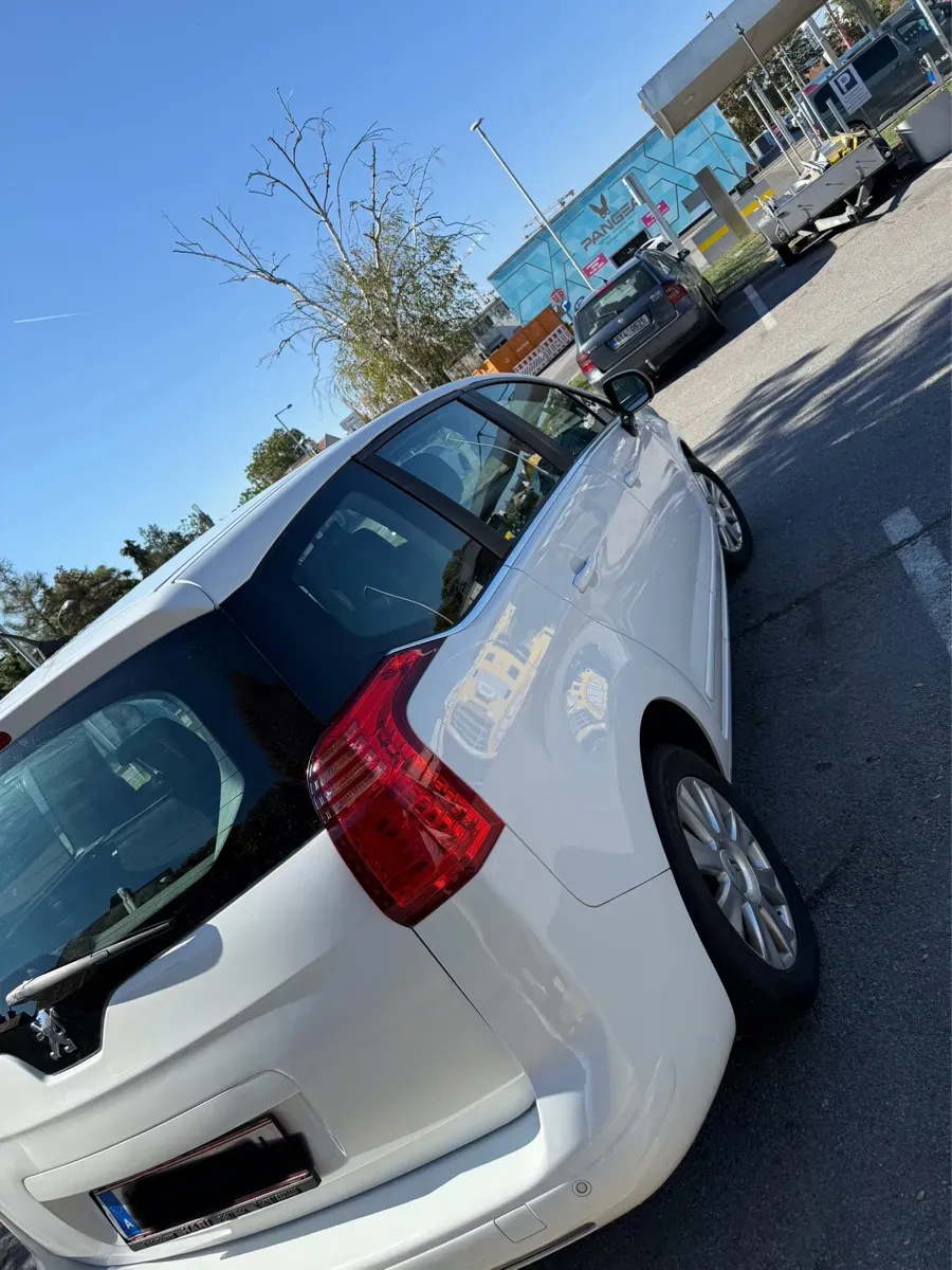 Peugeot 5008 2012 photo 3