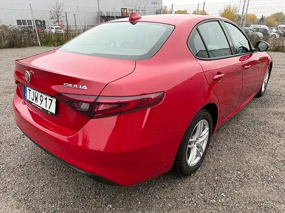 Alfa Romeo Giulia 2017 photo 5