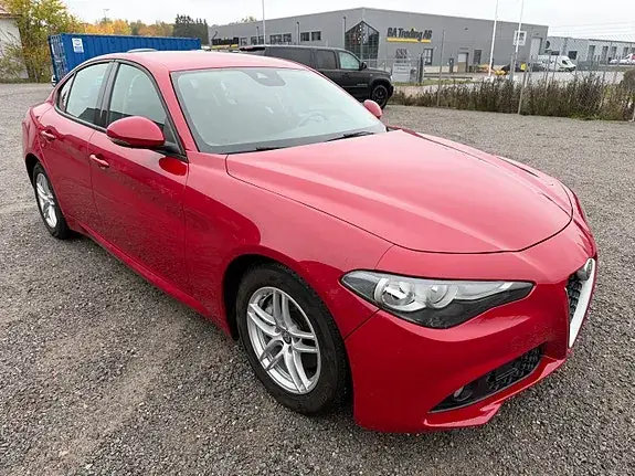 Alfa Romeo Giulia 2017 photo 4