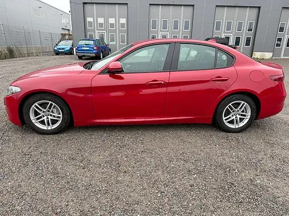 Alfa Romeo Giulia 2017 photo 3