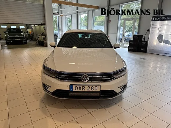 Volkswagen Passat 2018 photo 2