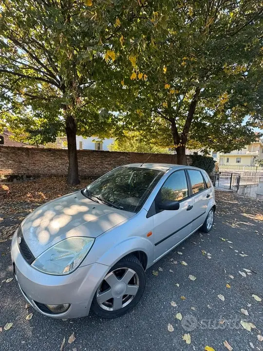 Ford Fiesta 2002 photo 2