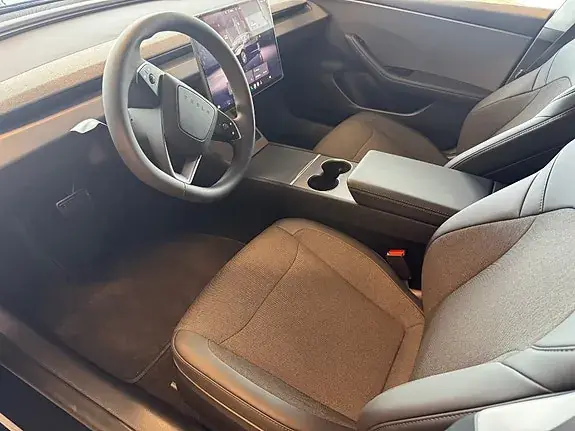 Tesla Model 3 2026 photo 4