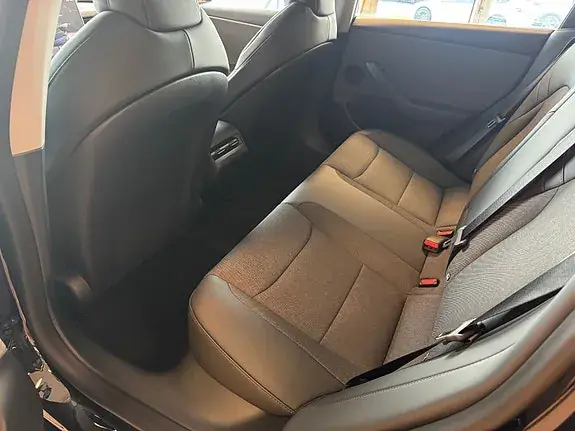 Tesla Model 3 2026 photo 3