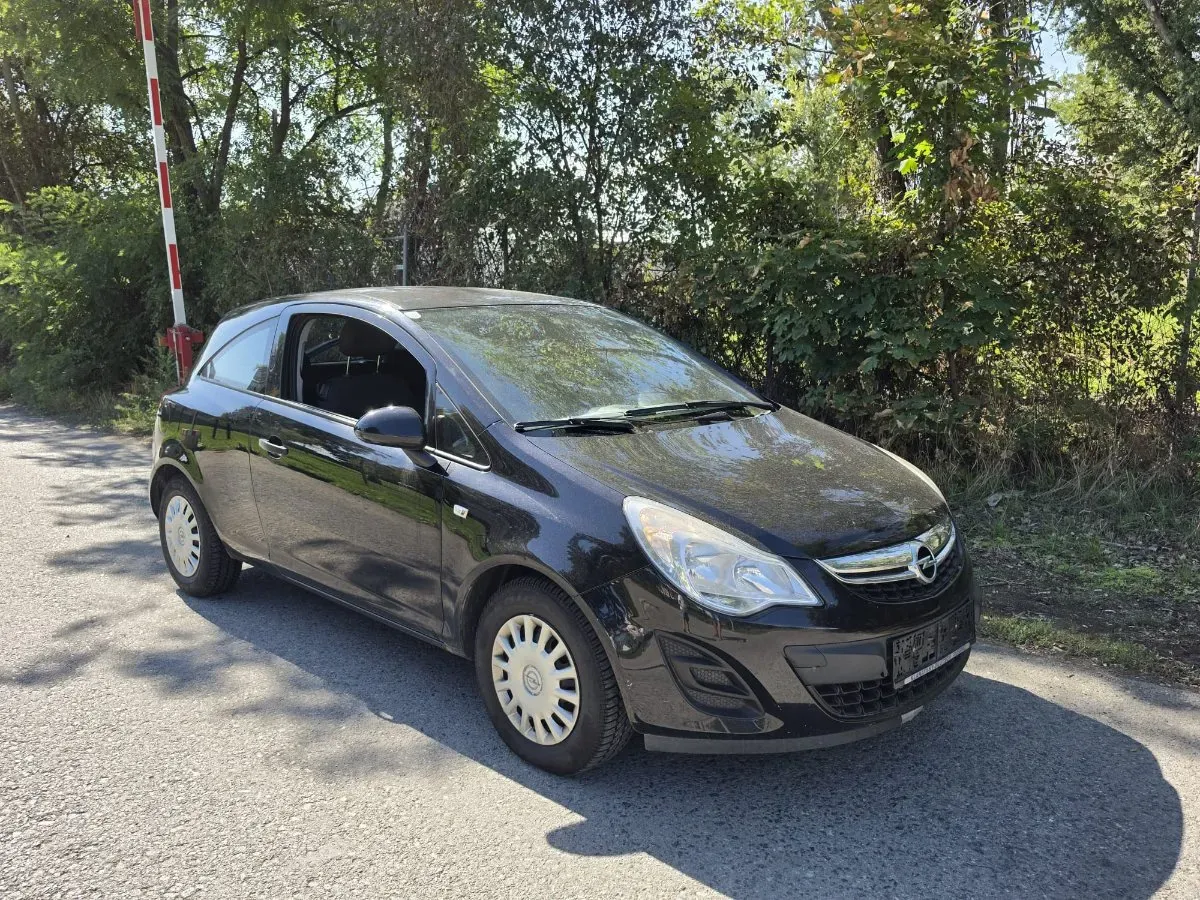 Opel Corsa 2011 photo 2