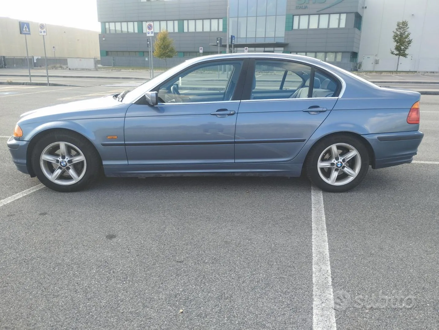 BMW 320I
