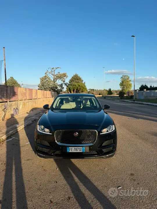 Jaguar F-Pace 2016 photo 2