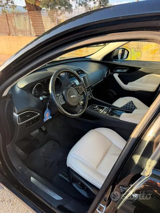Jaguar F-Pace 2016 photo 5