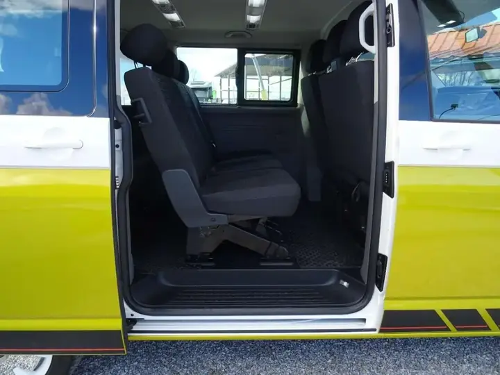 Volkswagen Caravelle 2021 photo 2
