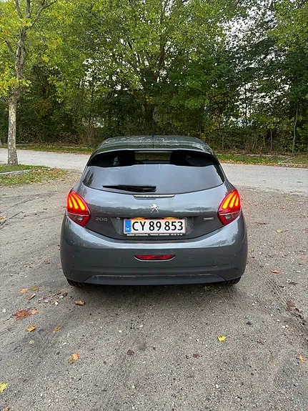 Peugeot 208 2016 photo 2