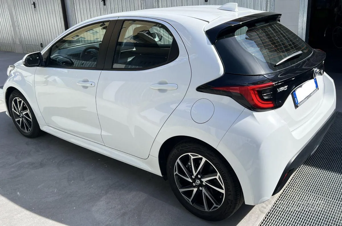 Toyota Yaris 2023 photo 3