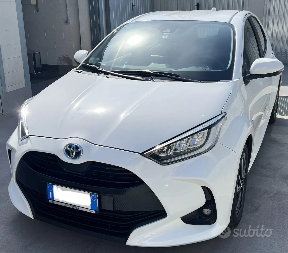 Toyota Yaris 2023 photo 2