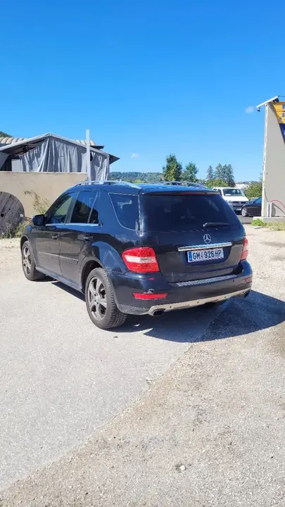 Mercedes-Benz M-Class 2010 photo 2