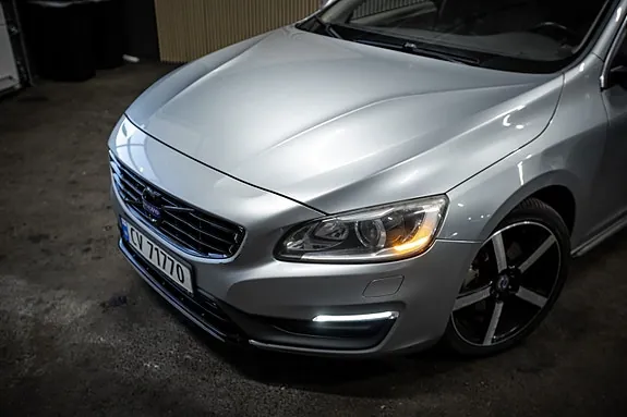 Volvo V60 2014 photo 2