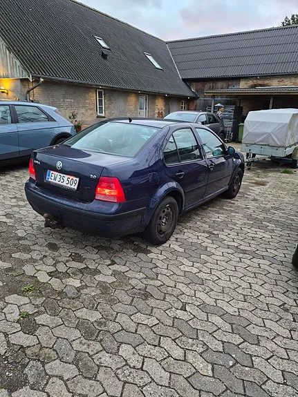 Volkswagen Bora 1999 photo 2