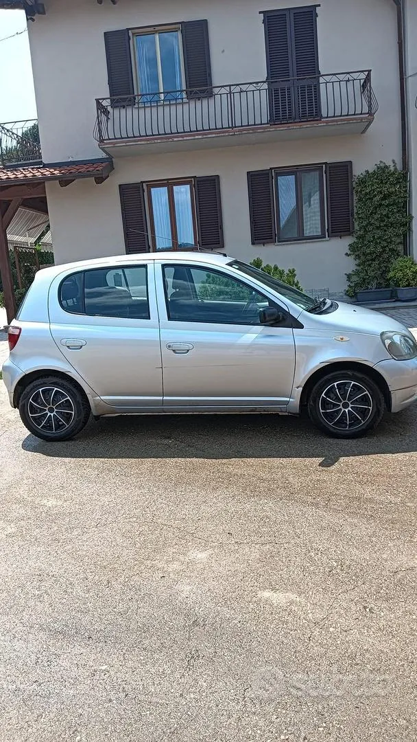 Toyota Yaris 2002 photo 2