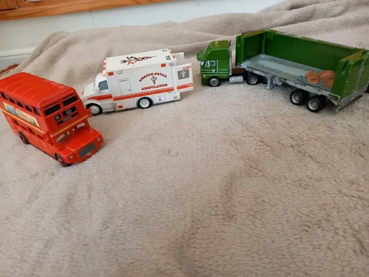 Disney Cars Autos