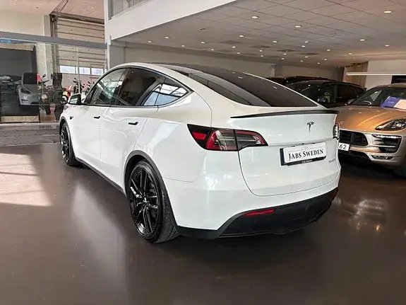 Tesla Model Y 2023 photo 3
