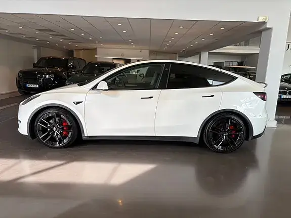 Tesla Model Y 2023 photo 2