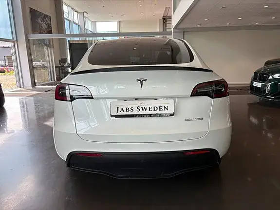 Tesla Model Y 2023 photo 4
