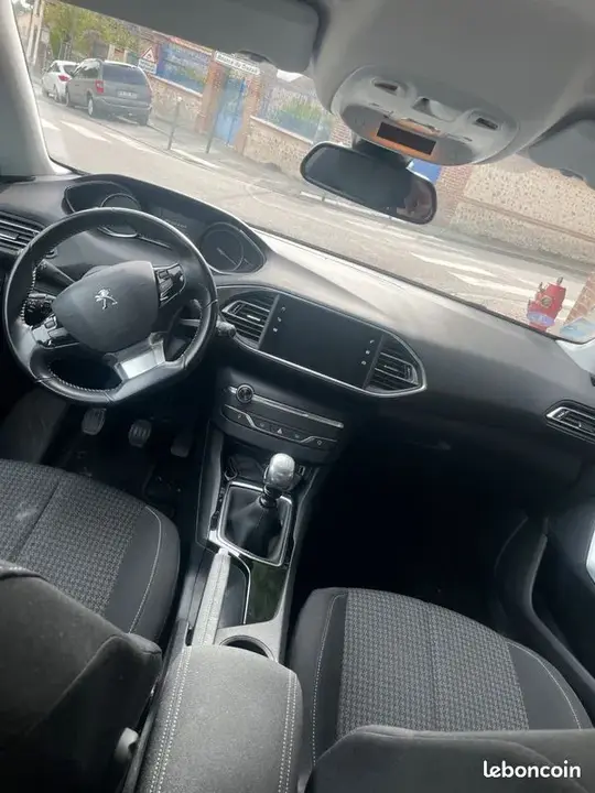Peugeot 308 2019 photo 3