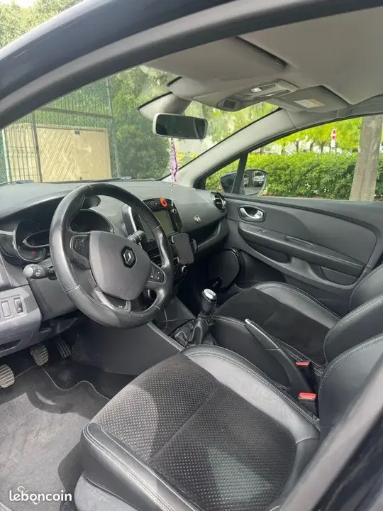 Renault Clio 2018 photo 2