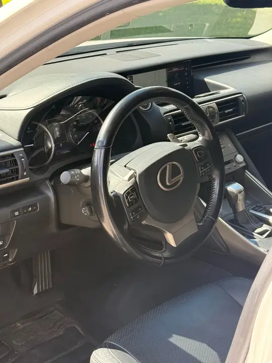 Lexus Is 350 2017 photo 5