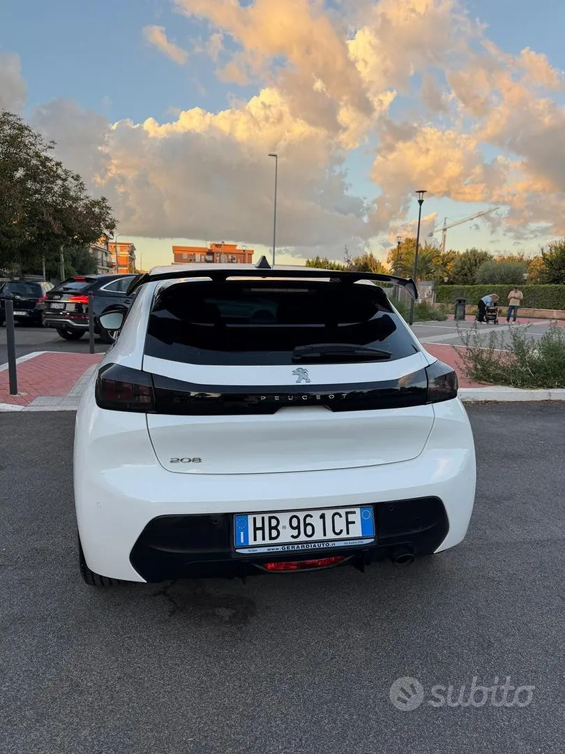 Peugeot 208 2025 photo 2
