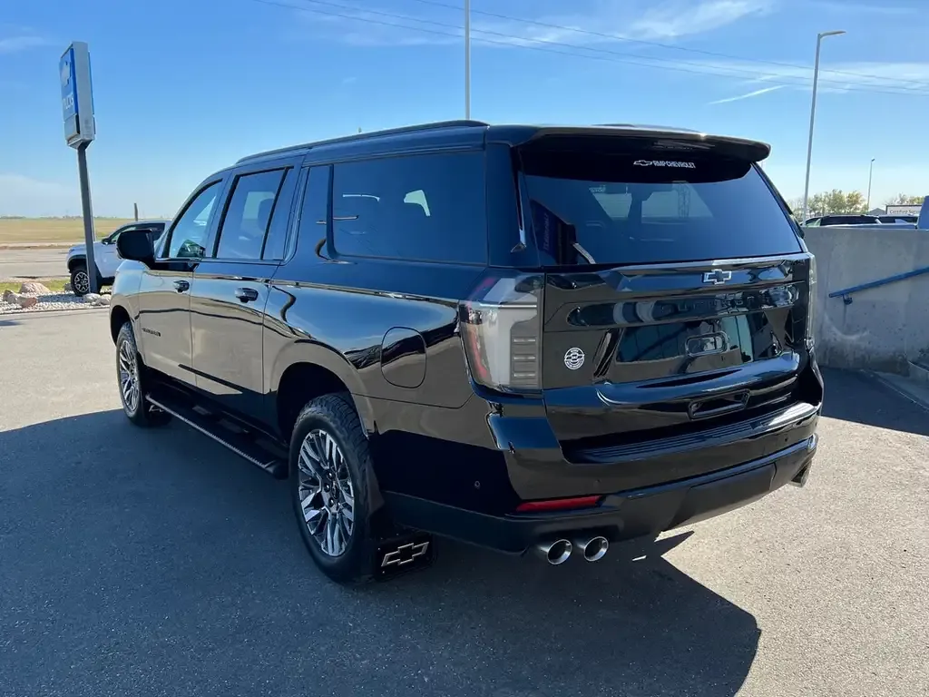 Chevrolet Suburban 2025 photo 3