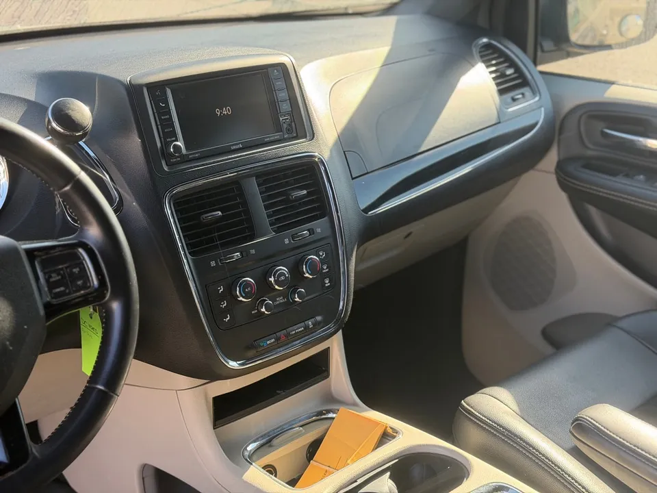 Dodge Grand Caravan 2017 photo 2