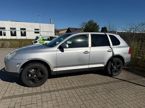 Porsche Cayenne S 2004 photo 2