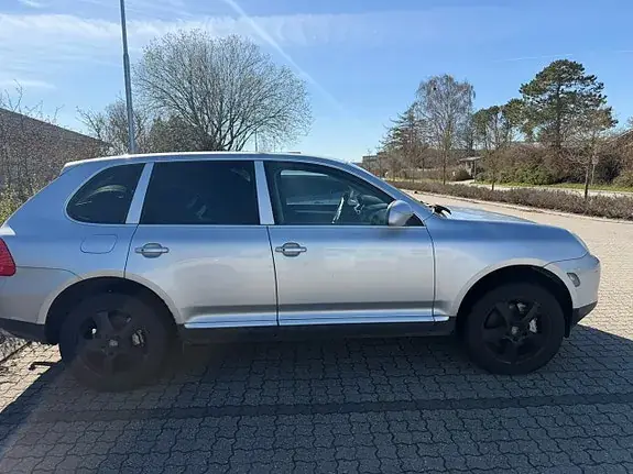 Porsche Cayenne S 2004 photo 4