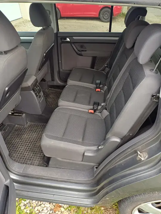 Volkswagen Touran 2010 photo 3