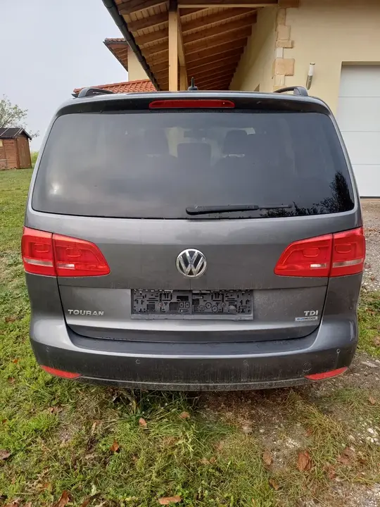 Volkswagen Touran 2010 photo 2