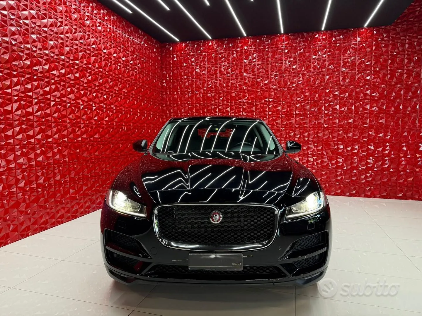 Jaguar F-Pace 2017 photo 2
